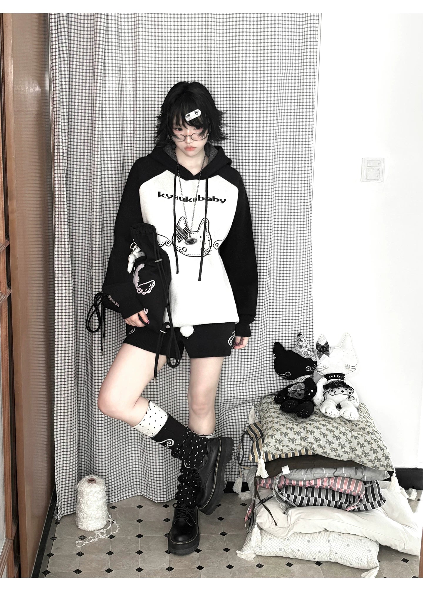 Angel Wing Details Printed Oversized Knit Hoodie & Shorts Set