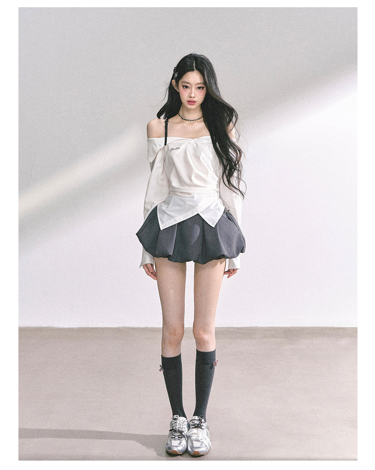 少也眼 "London Reveries" Off-Shoulder Plaid Sun-Proof Shirt - White