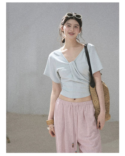 "Moonlight on Water" Twist-Front Cropped T-Shirt (Silver Mink Gray/ Mist Blue)