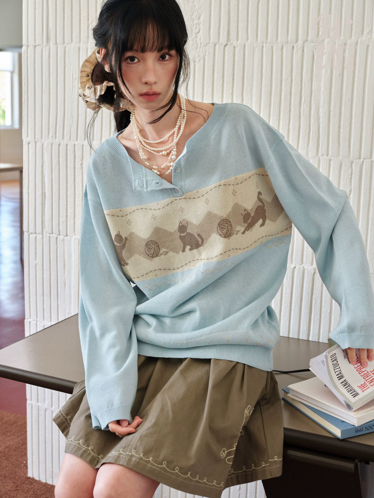 DAILY ARTIST - Light Blue Cat & Yarn Ball Henley Knit Pullover (With Matching Scarf)