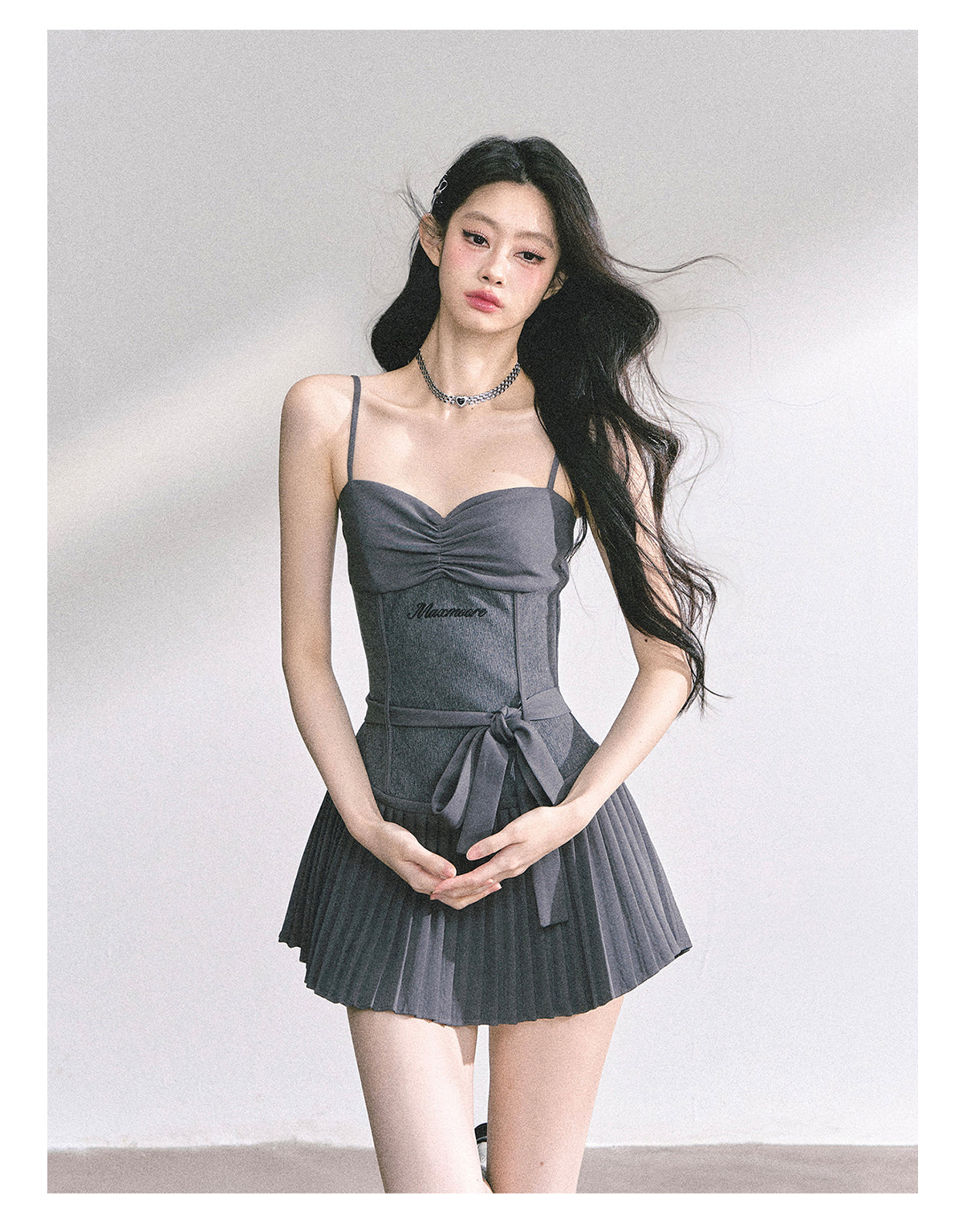 少也眼 “Model Girl Idol” Puff Mini Dress