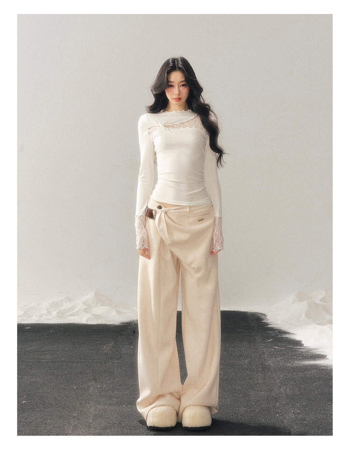 少也眼 “Interplay of Illusion” Semi-High Neck Lace Cutout Top - White
