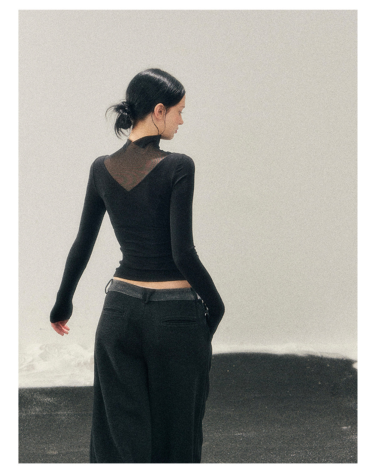 少也眼 “Vanishing Curve” Sheer Lace Turtleneck Base Top - Black