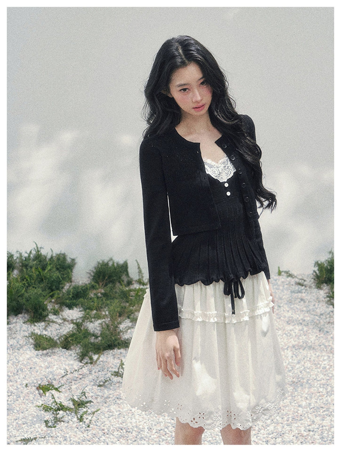 少也眼 “Lace in Between” French Knit V-Neck Two-Piece Set 55447