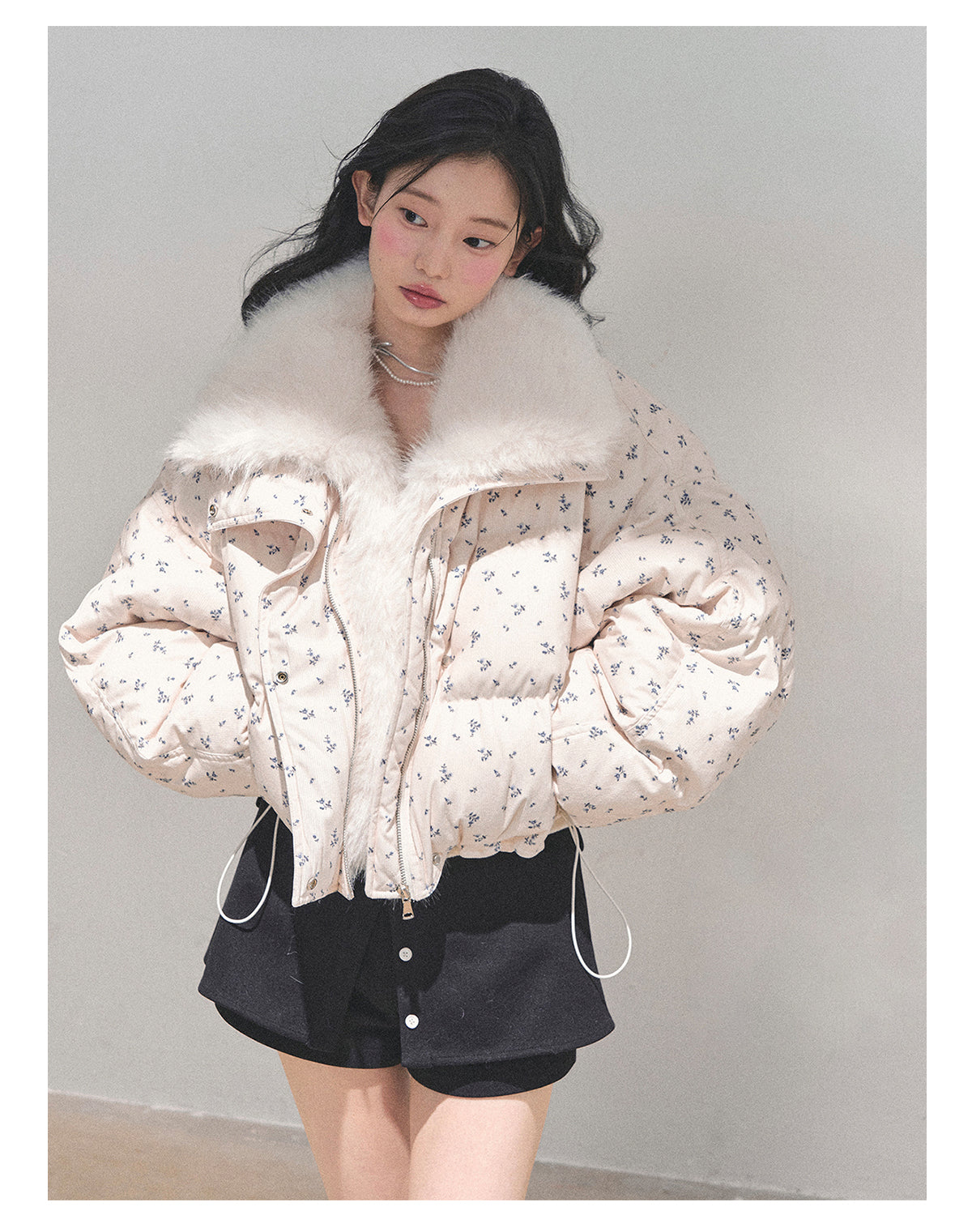 少也眼 Oatmeal Short Down Jacket with Detachable Faux-Fur Collar 784651