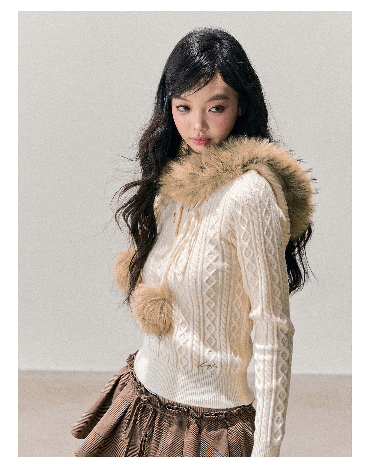 少也眼 “Traces of Melting Snow” Korean-Style Plush Hooded Cable Knit Sweater
