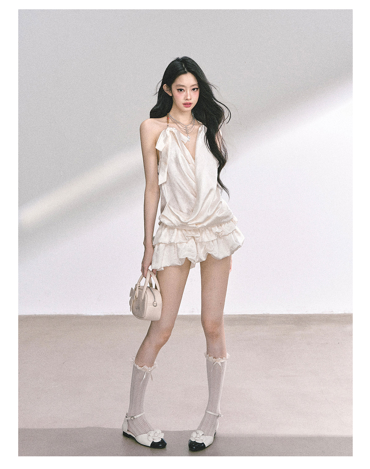 少也眼 “Evening Diva” French-Style Halter Mini Dress