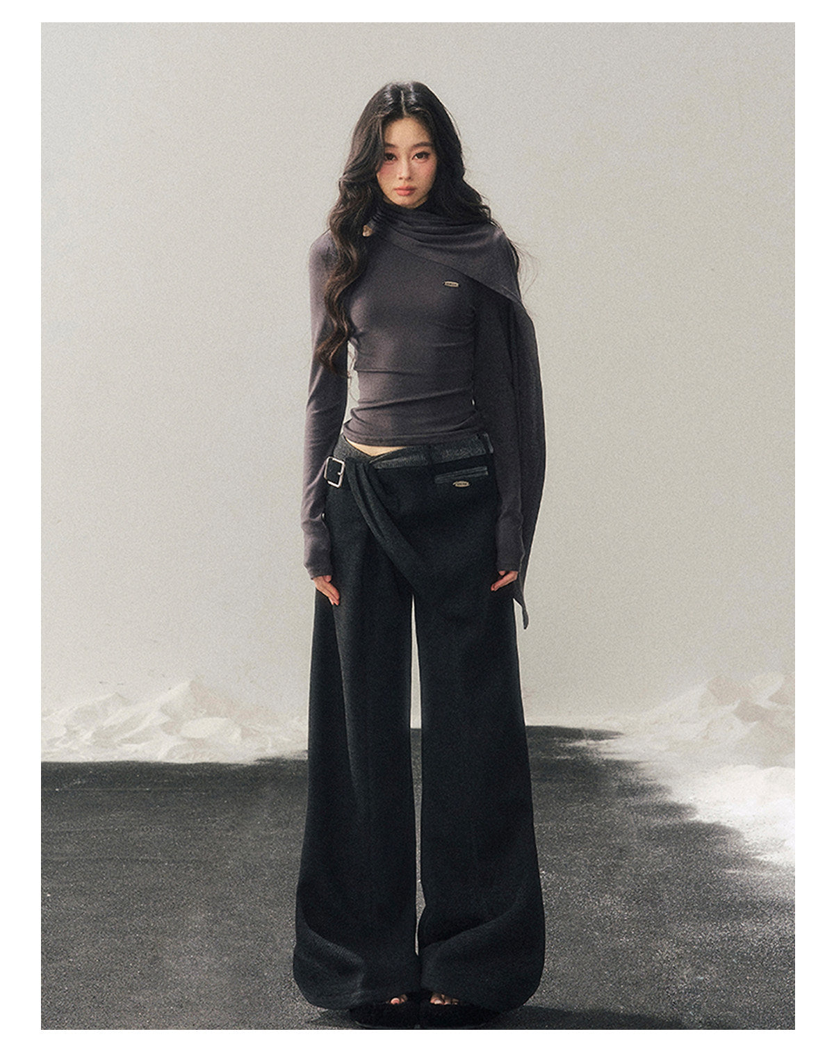 少也眼 "Essential Muse" Deep Slate Gray Cropped Long-Sleeve Knit Top