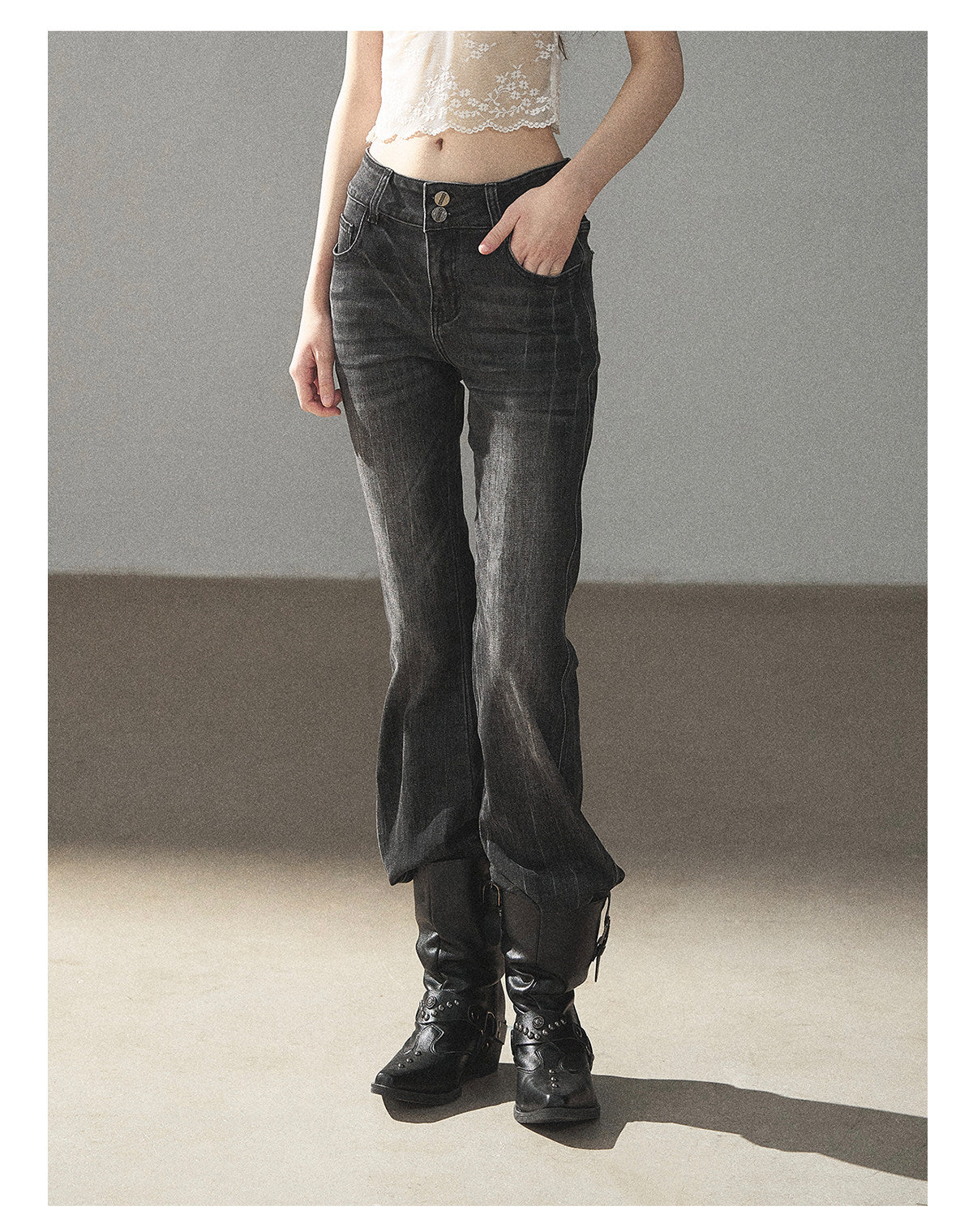 170726 "Her Quiet Shore" Rock Black Mid-Rise Flared Jeans