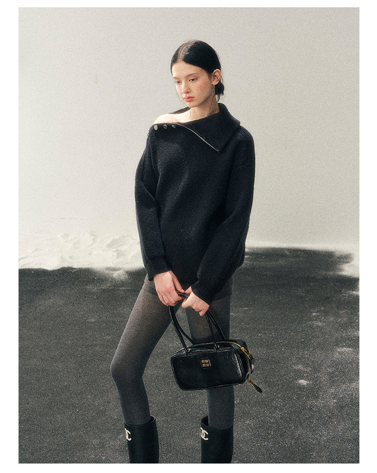 少也眼 "Dark Undertow in Zero Gravity" High-Neck Structured Knit Top
