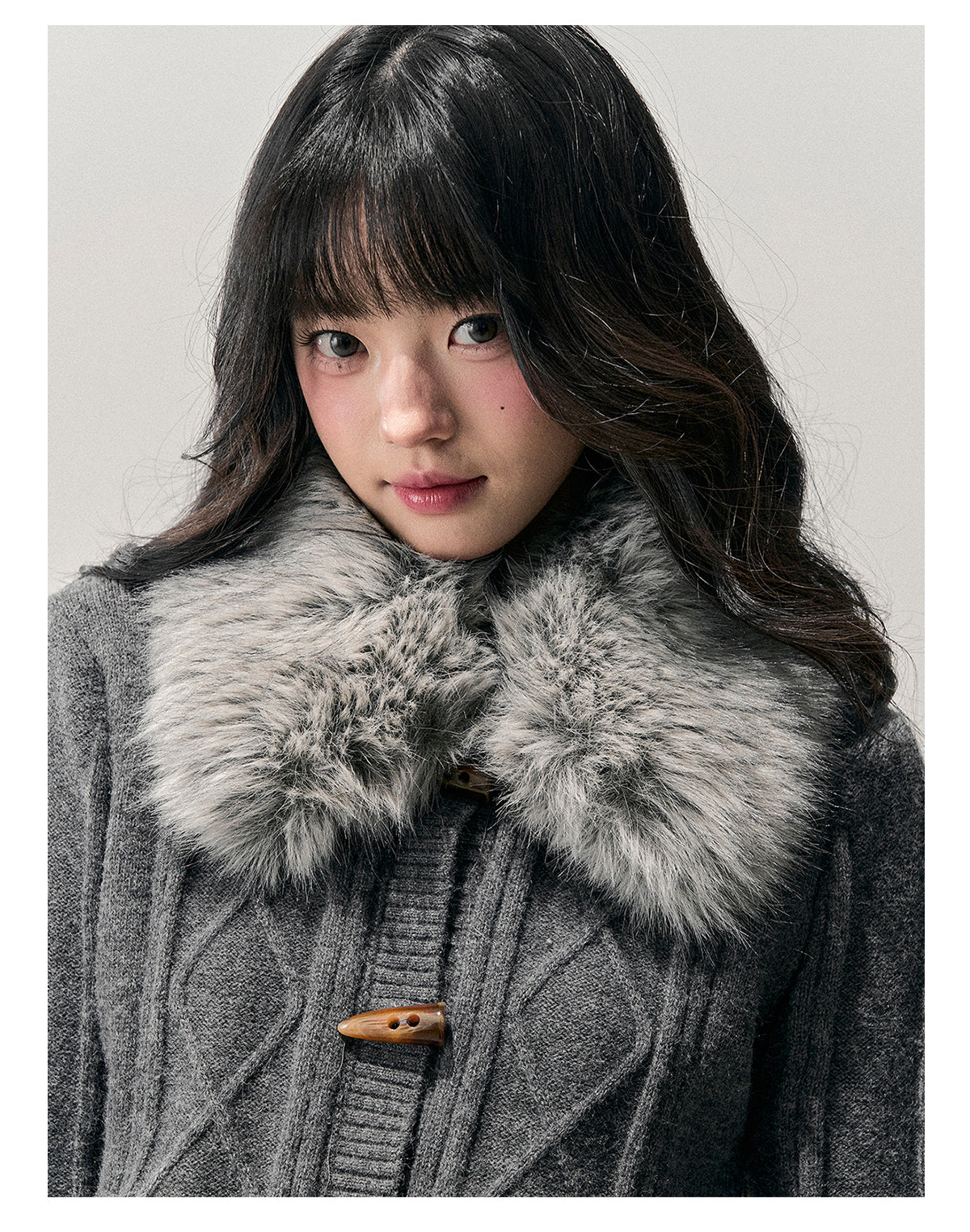 少也眼 “She Turns to Smoke” Korean-Style Knit Cardigan with Faux-Fur Collar