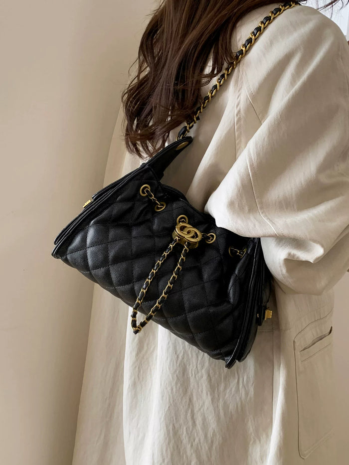 “Diamond Chain” Quilted Shoulder Bag (Black / Red)