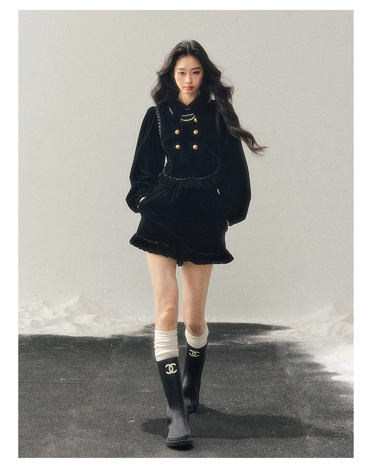 少也眼 “The Seventh Nocturne” Black Velvet French-Style Jacket & Shorts Set