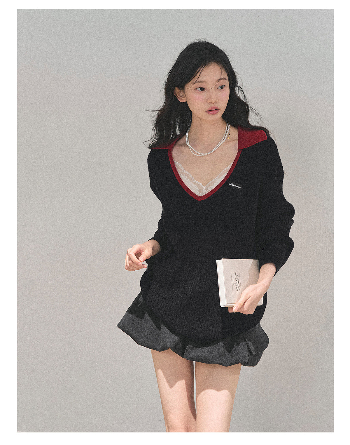 少也眼 “Before Nightfall Melts” Wool-Blend V-Neck Contrast Collar Sweater 6441568