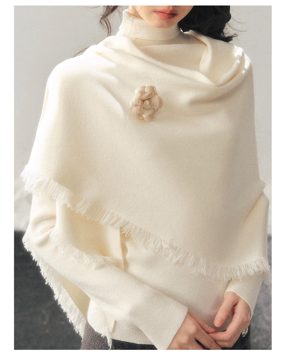 少也眼 "Speechless Under the Full Moon" Camellia White French Turtleneck Knit & Shawl Set