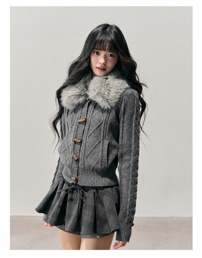 少也眼 “She Turns to Smoke” Korean-Style Knit Cardigan with Faux-Fur Collar