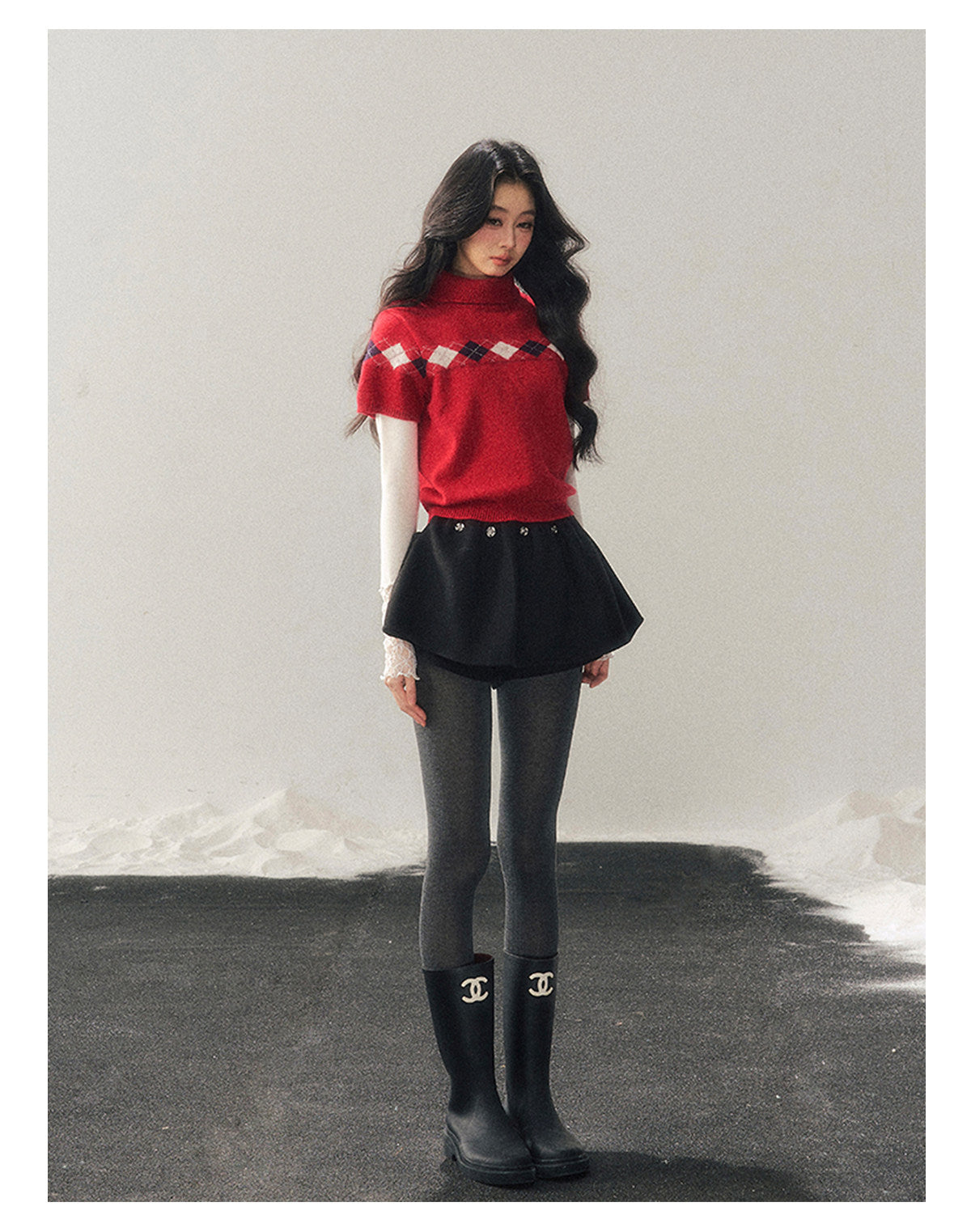 少也眼 “Snow-Wrapped Christmas Letter” Mock Neck Short-Sleeve Knit Top