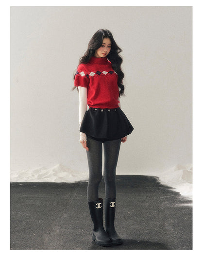 少也眼 “Snow-Wrapped Christmas Letter” Mock Neck Short-Sleeve Knit Top