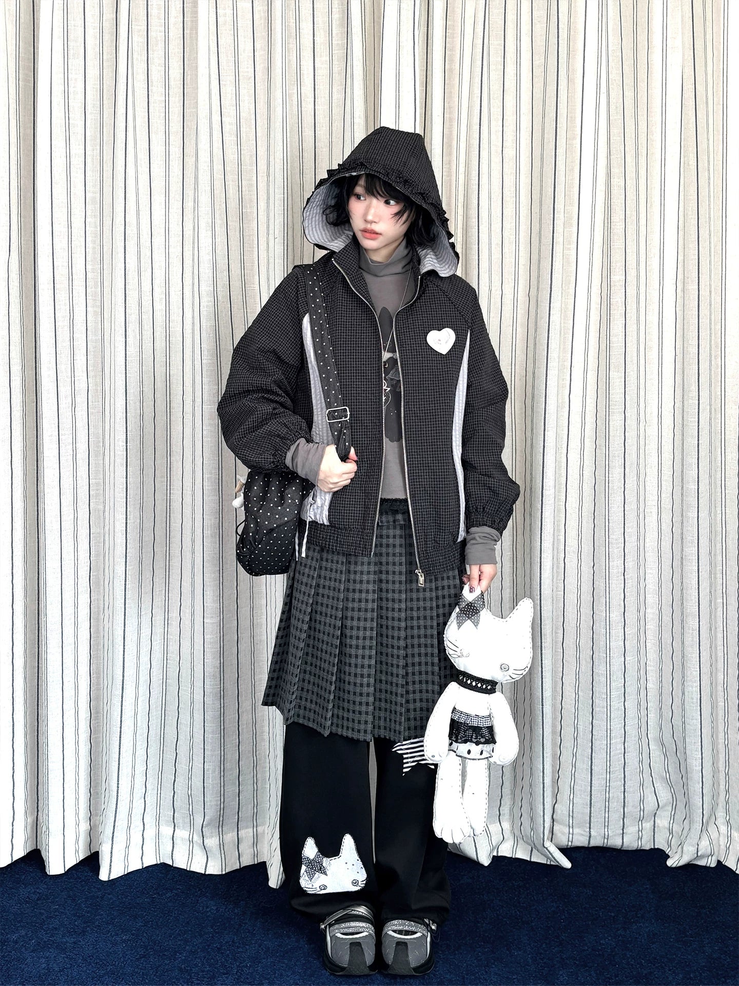 "Cold Air" Black Padded Jacket / Base Layer Top / Polka Dots Skirt / Sweatpants Set