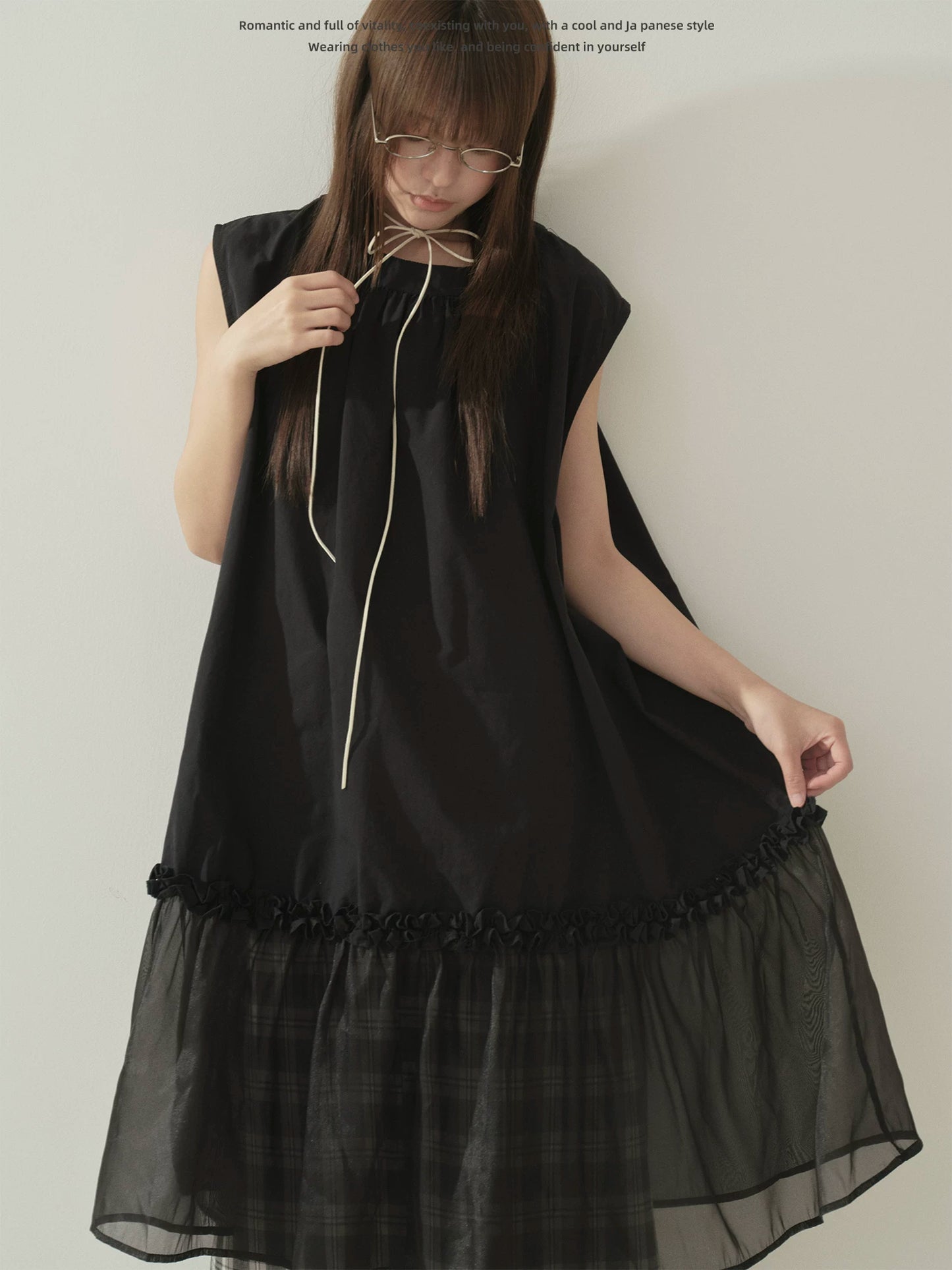 "Floating Veil" Mesh Panel Layering Maxi Dress (Black / White)