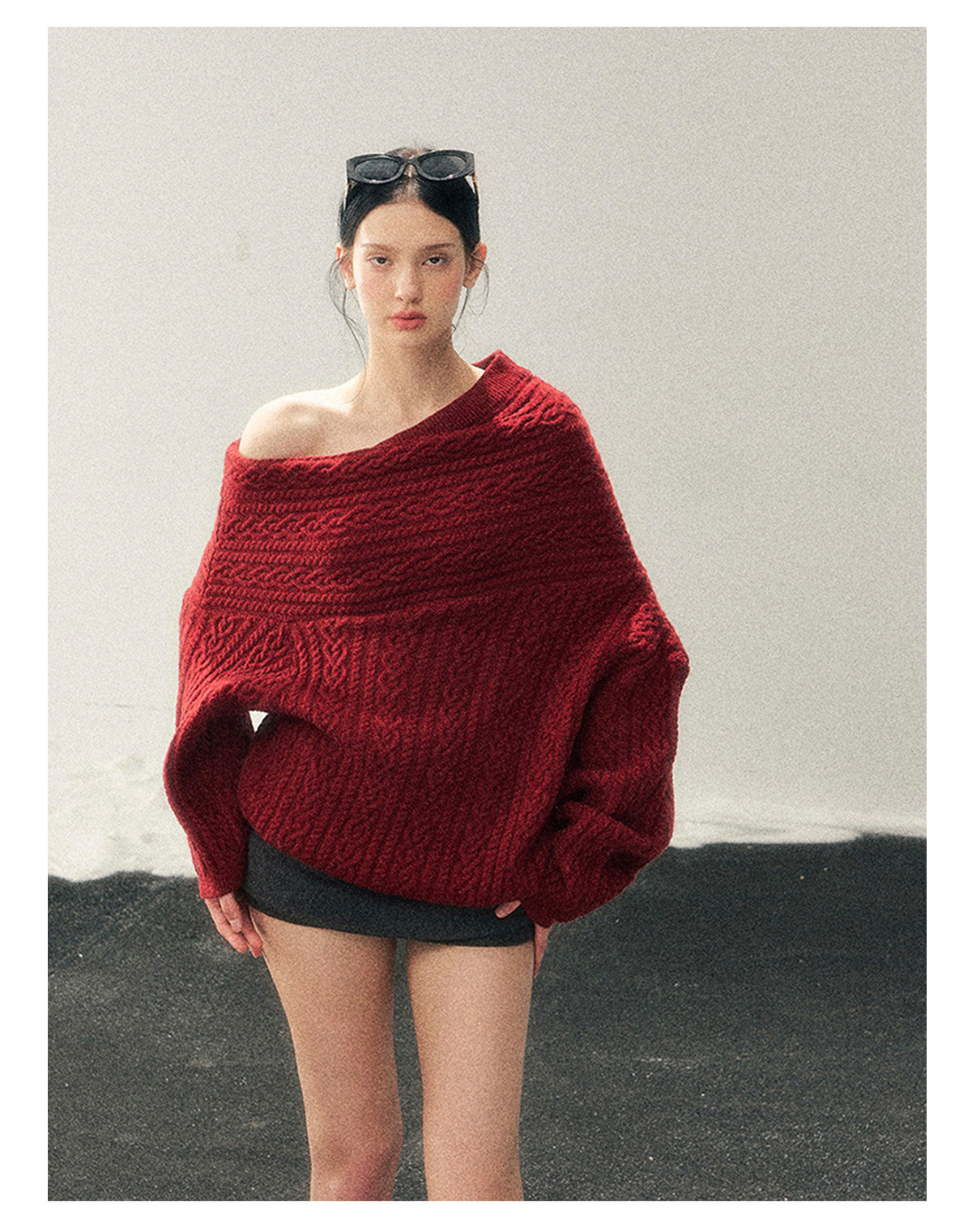 少也眼 “Norwegian Exchange” Off-Shoulder Cable Knit Winter Sweater – Cabernet Red