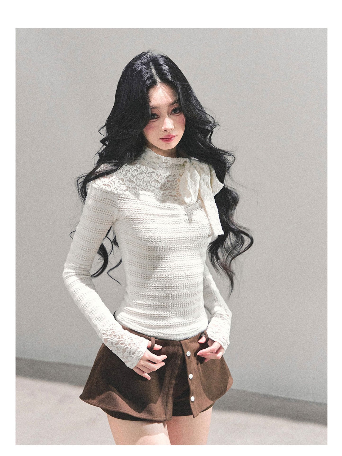 少也眼 “Monochrome Whispers" Lace Long-Sleeve Top - White