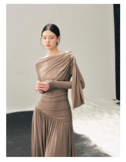 少也眼 "Pure Heart Reflected in Snow" French Cool Off-Shoulder Knit Maxi Dress
