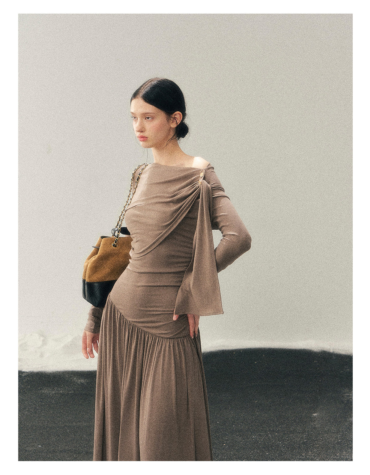 少也眼 "Pure Heart Reflected in Snow" French Cool Off-Shoulder Knit Maxi Dress