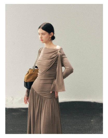 少也眼 "Pure Heart Reflected in Snow" French Cool Off-Shoulder Knit Maxi Dress