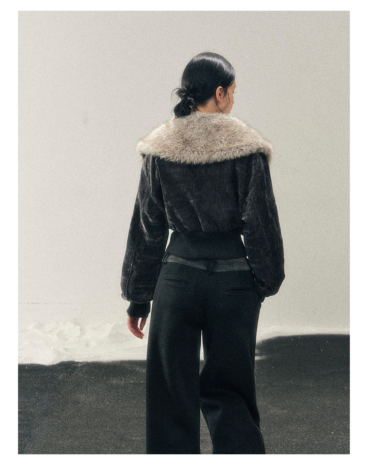 少也眼 "Defocused Dreams" Melard Leopard Utility Cropped Jacket - Graphite Gray