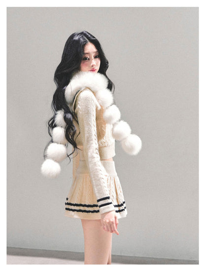 少也眼 “Passing by Her Side" Faux Fox Fur Scarf - White