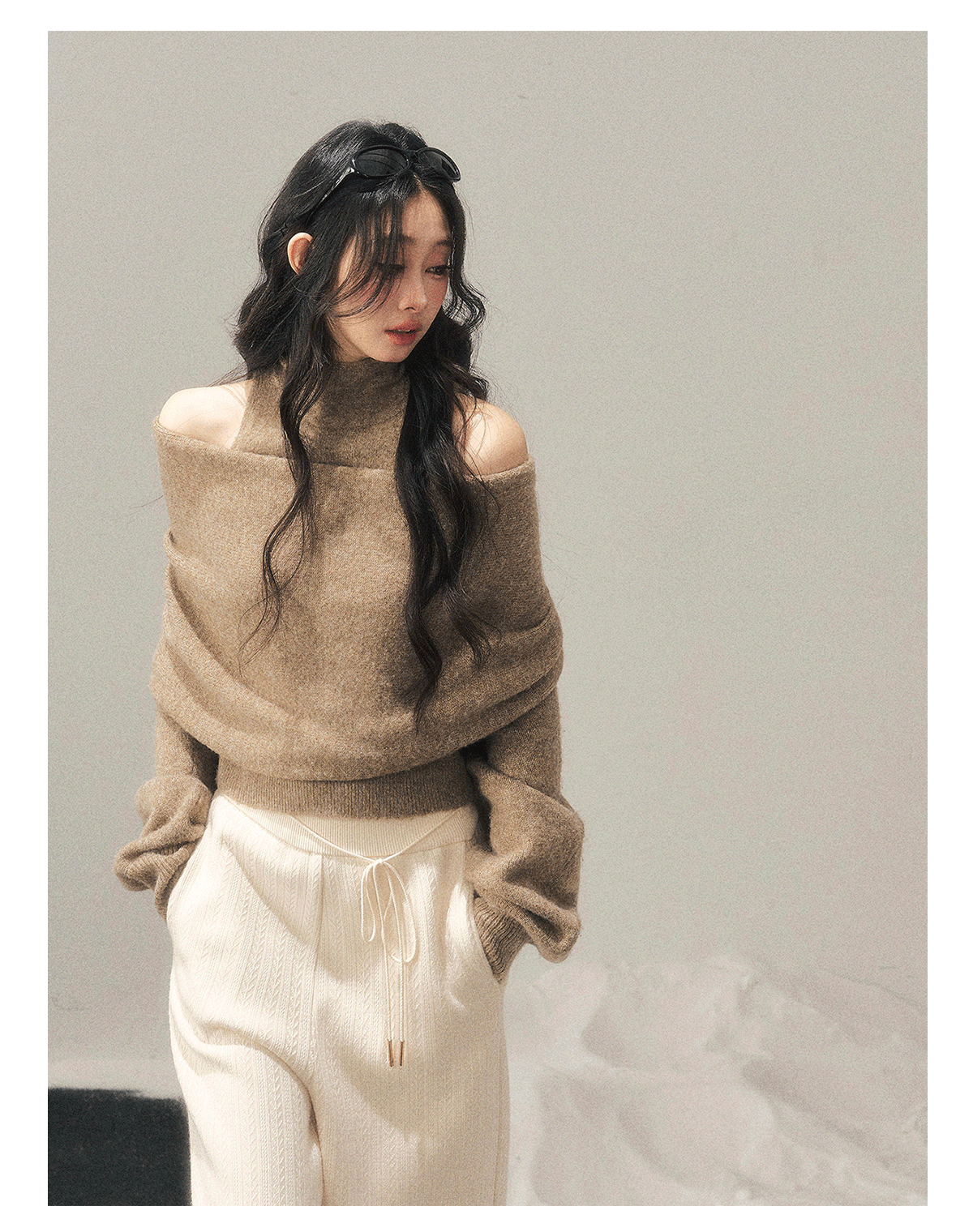 少也眼 "Echo of Sunset" Off-Shoulder Turtleneck Knit Two-Piece Set