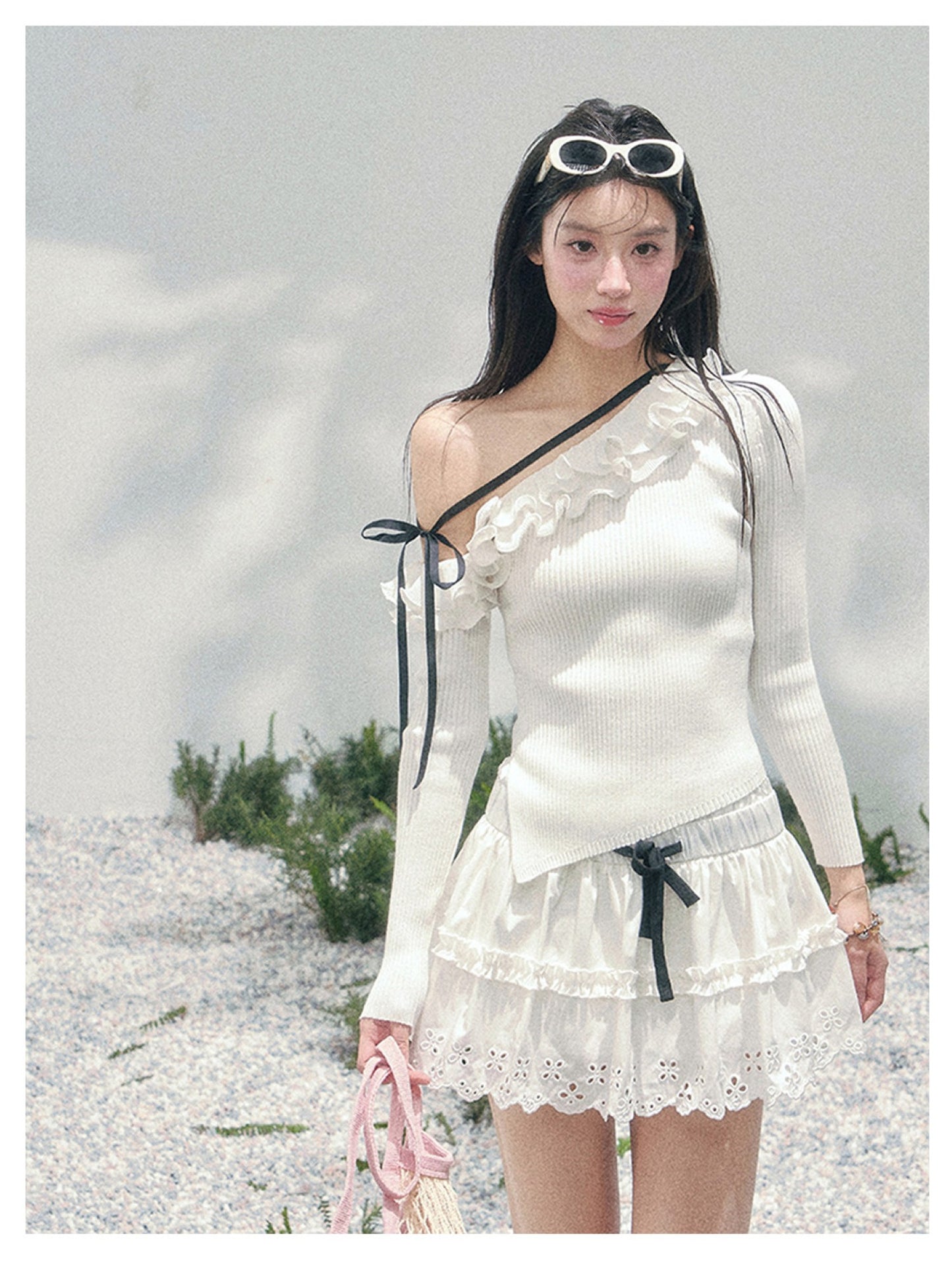 少也眼 “Hidden Softness” Apricot Asymmetric Lace-Trim Knit Cropped Top 855635