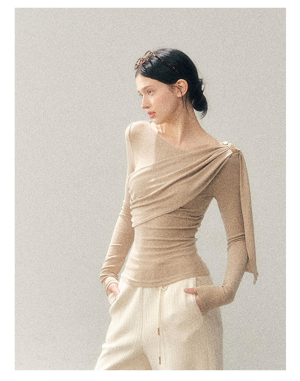 少也眼 “She Is Lighter Than the Wind” Streamer-Neck Top - Oatmeal