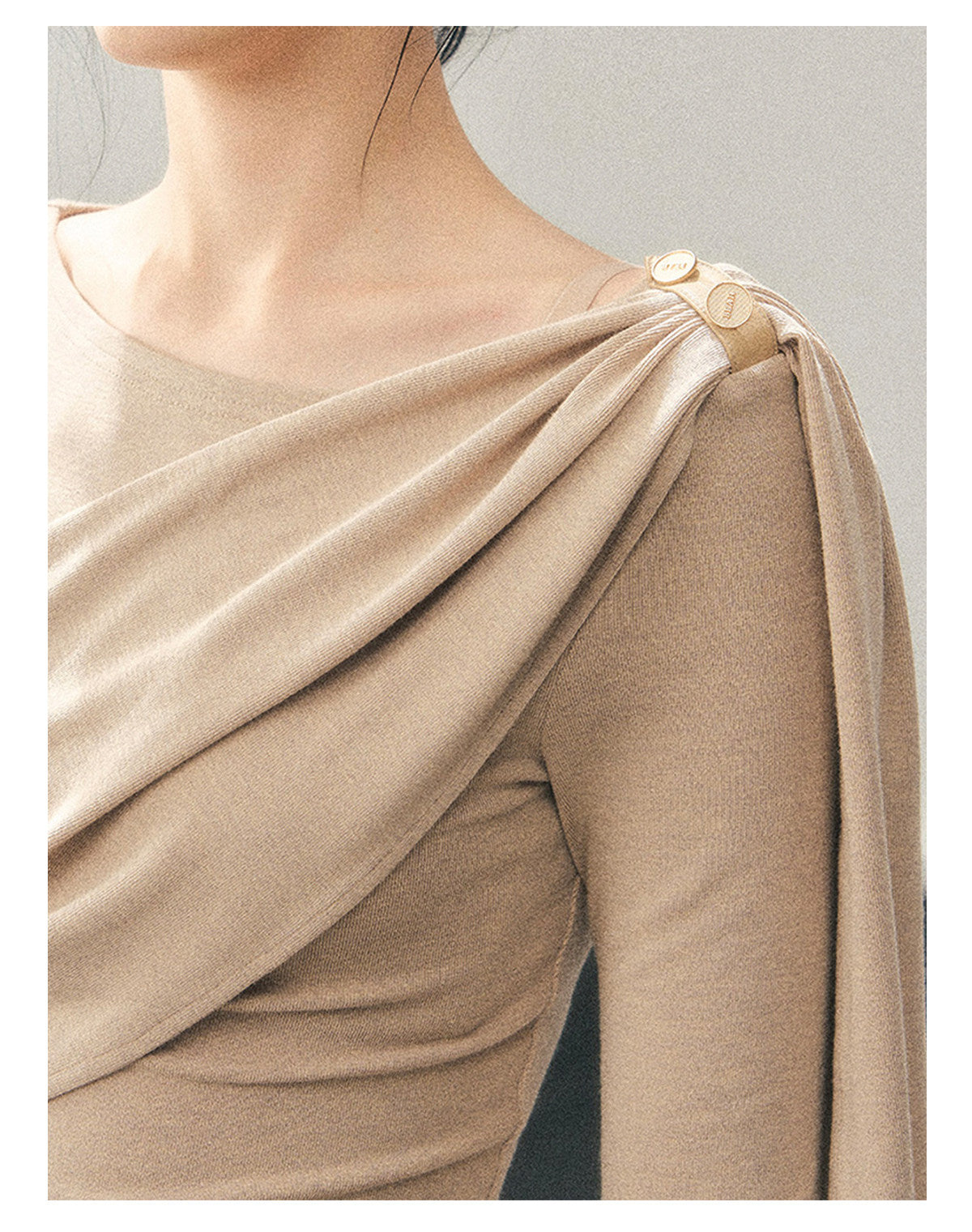 少也眼 “She Is Lighter Than the Wind” Streamer-Neck Top - Oatmeal