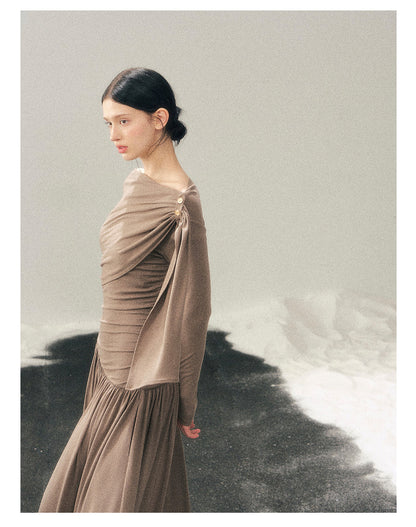 少也眼 "Pure Heart Reflected in Snow" French Cool Off-Shoulder Knit Maxi Dress