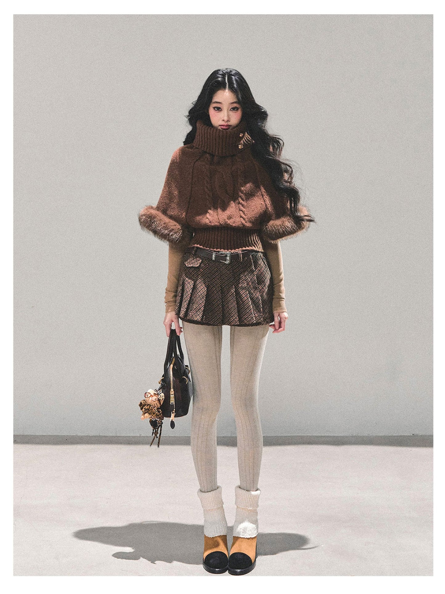 少也眼 “Only She Remains Awake" Brown Mohair High-Neck Knit Sweater (with detachable faux fur)