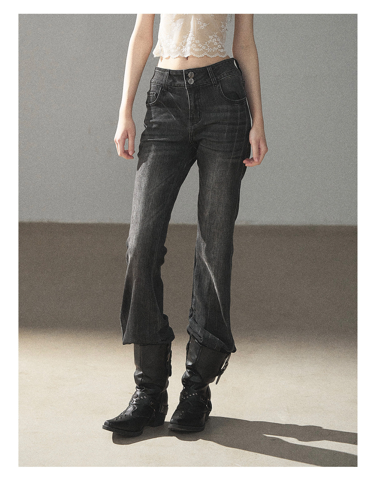 170726 "Her Quiet Shore" Rock Black Mid-Rise Flared Jeans