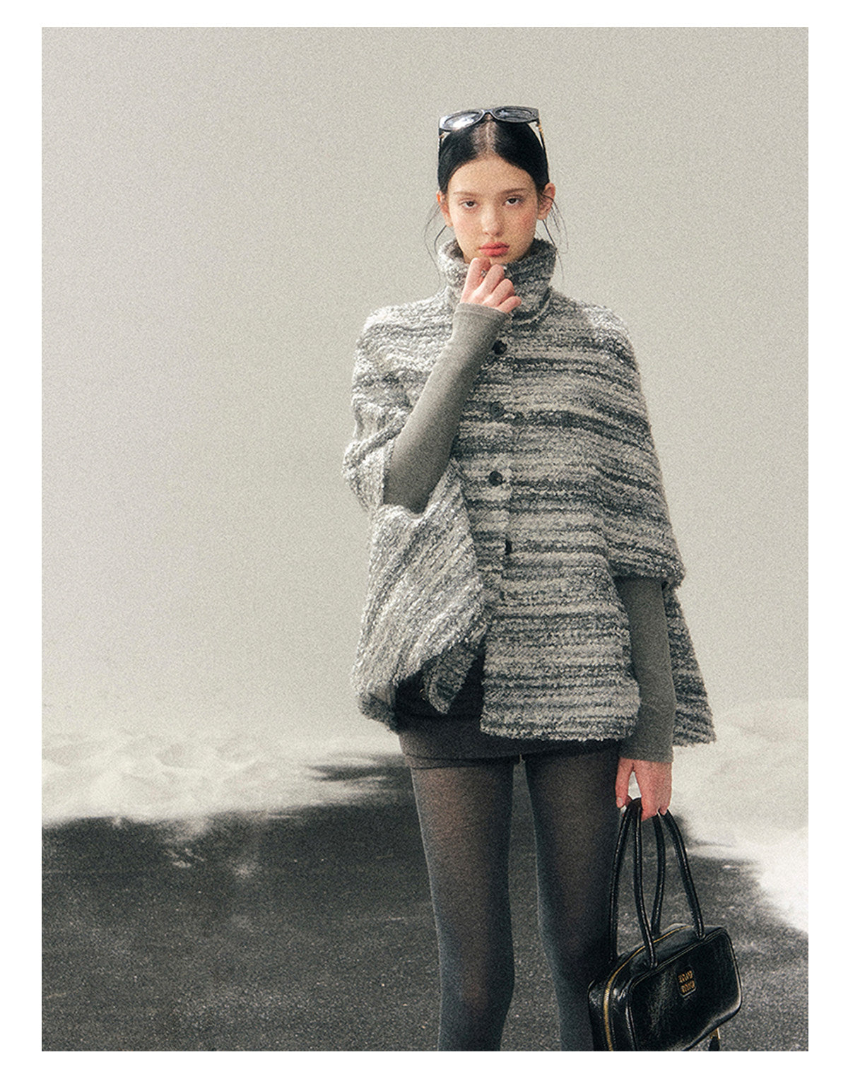 少也眼 "Soft-Focus Warmth" Tweed Cape Coat - Silver Grey