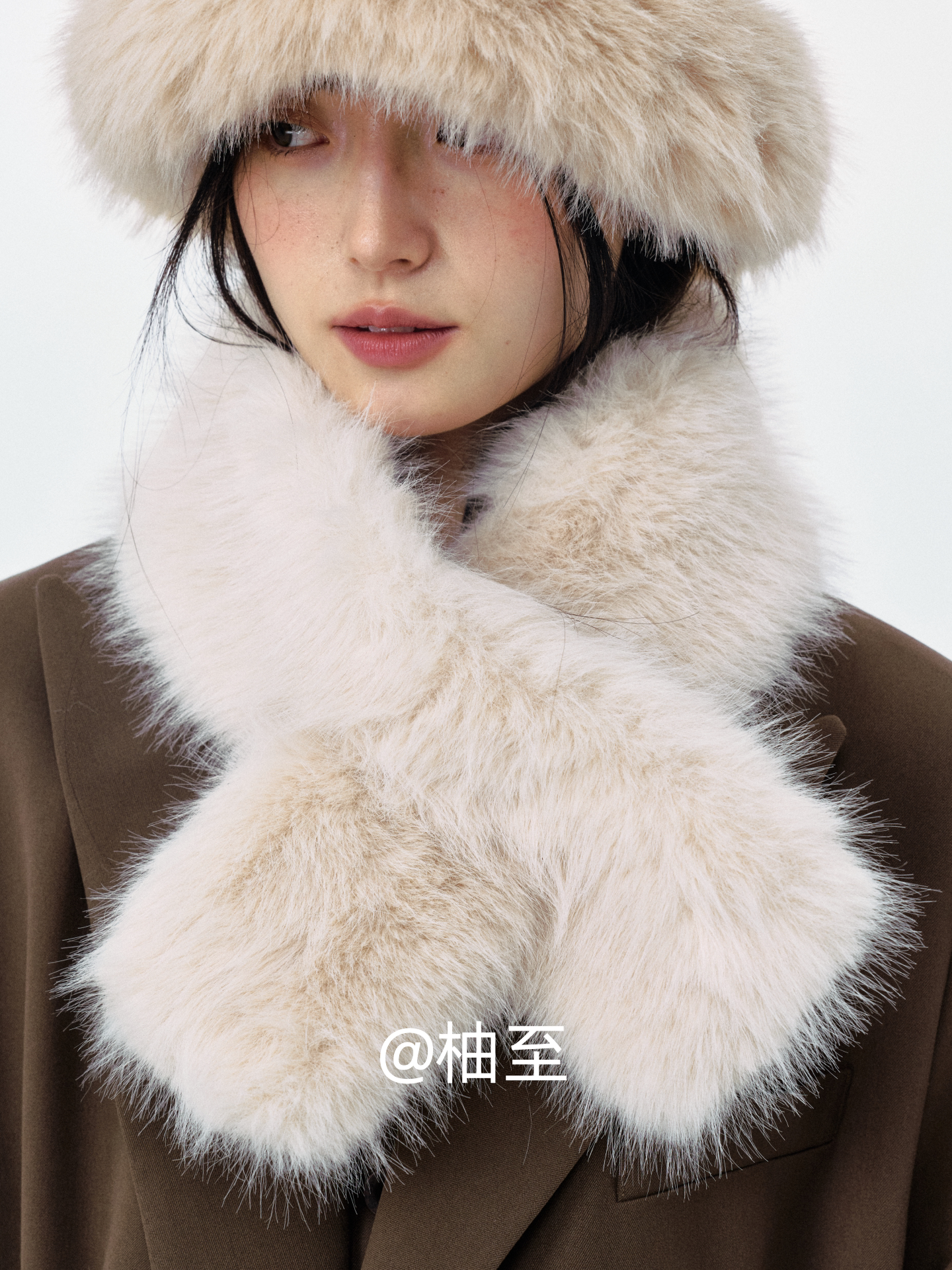 Off White Striped Plush Hat & Scarf Set – Cozy 2-Piece Winter Ensemble
