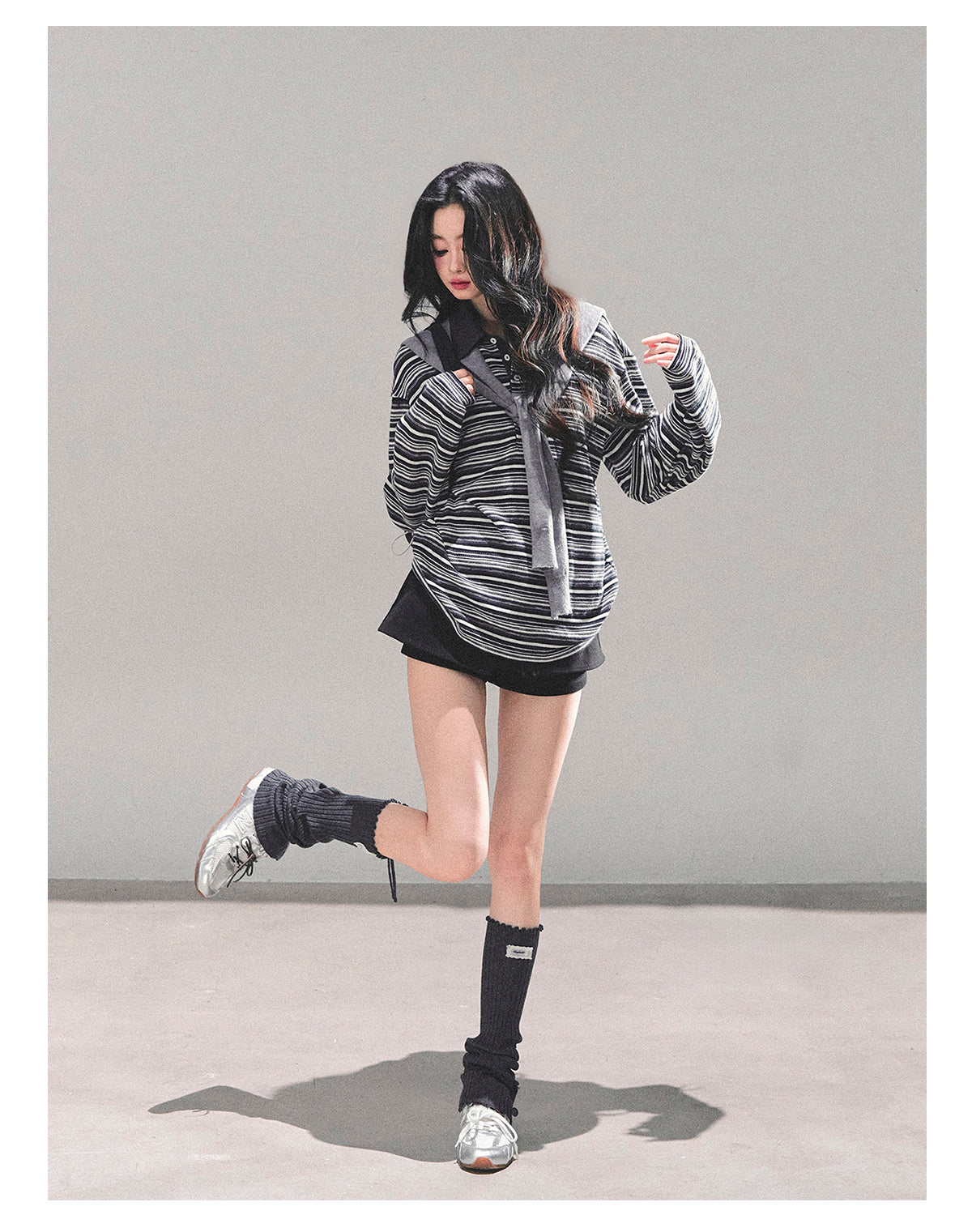 少也眼 "Unfinished Poem" Striped Polo Long Sleeve - Charcoal Gray 543682