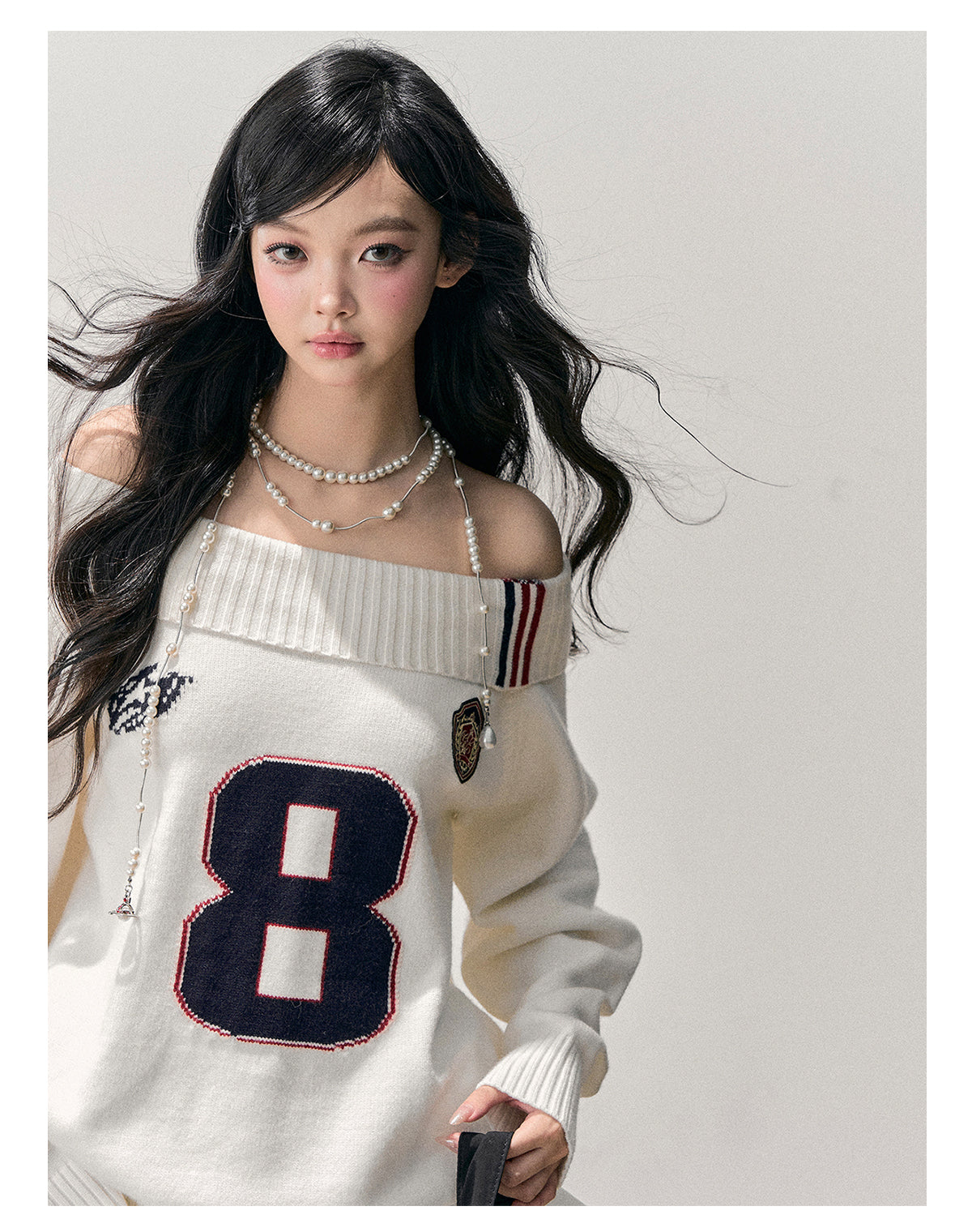 少也眼 “Frost-White Wallcorners” Off-Shoulder Knit Sweater
