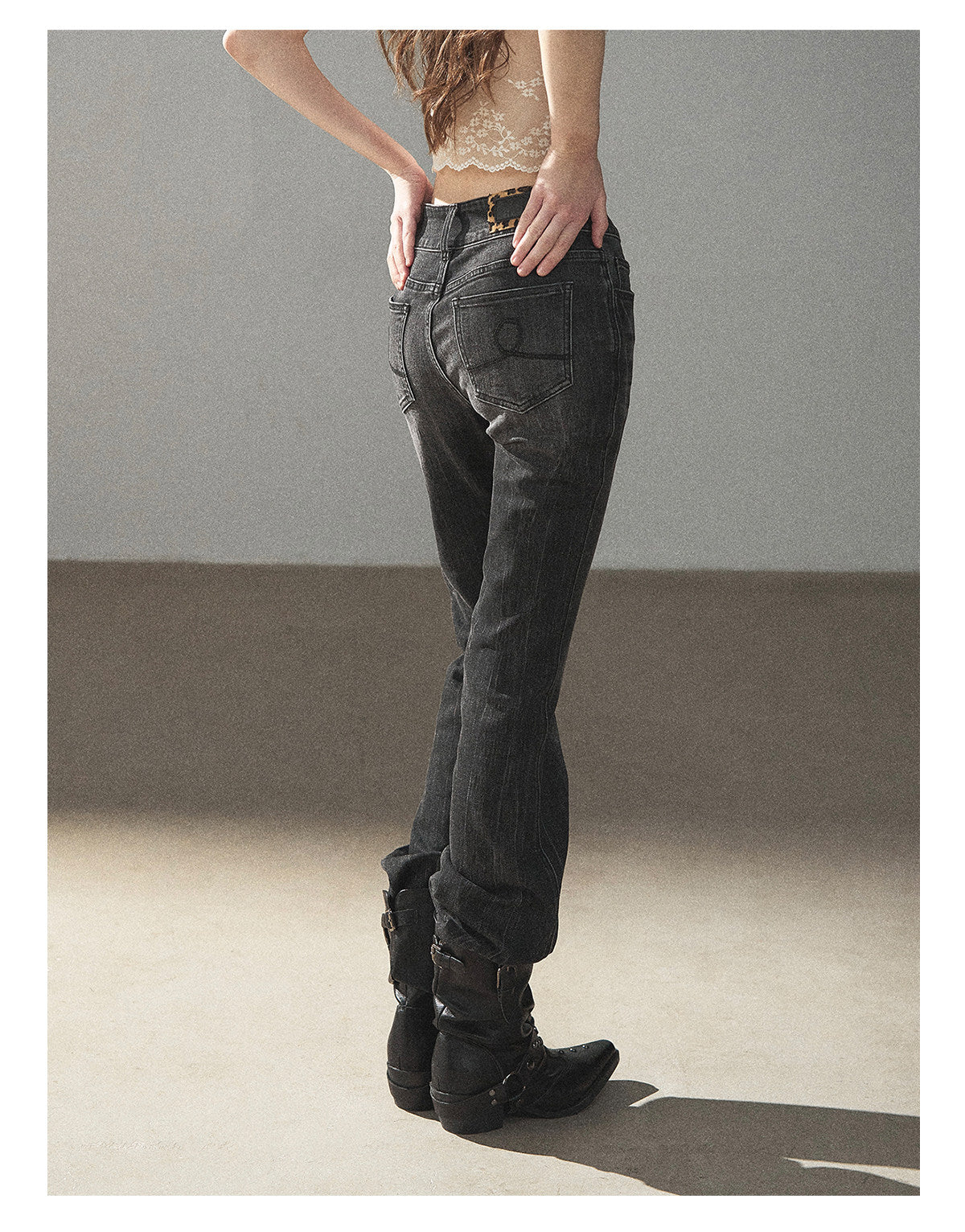 170726 "Her Quiet Shore" Rock Black Mid-Rise Flared Jeans