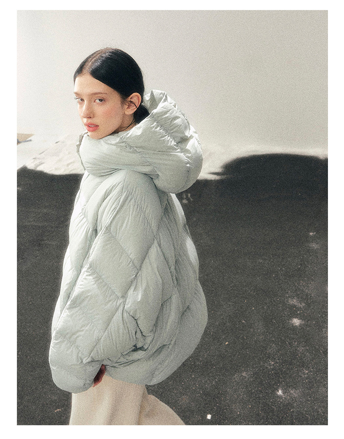 少也眼 "Thawing Snow Realm" Matte Nylon Down Puffer Jacket - Glacier Blue