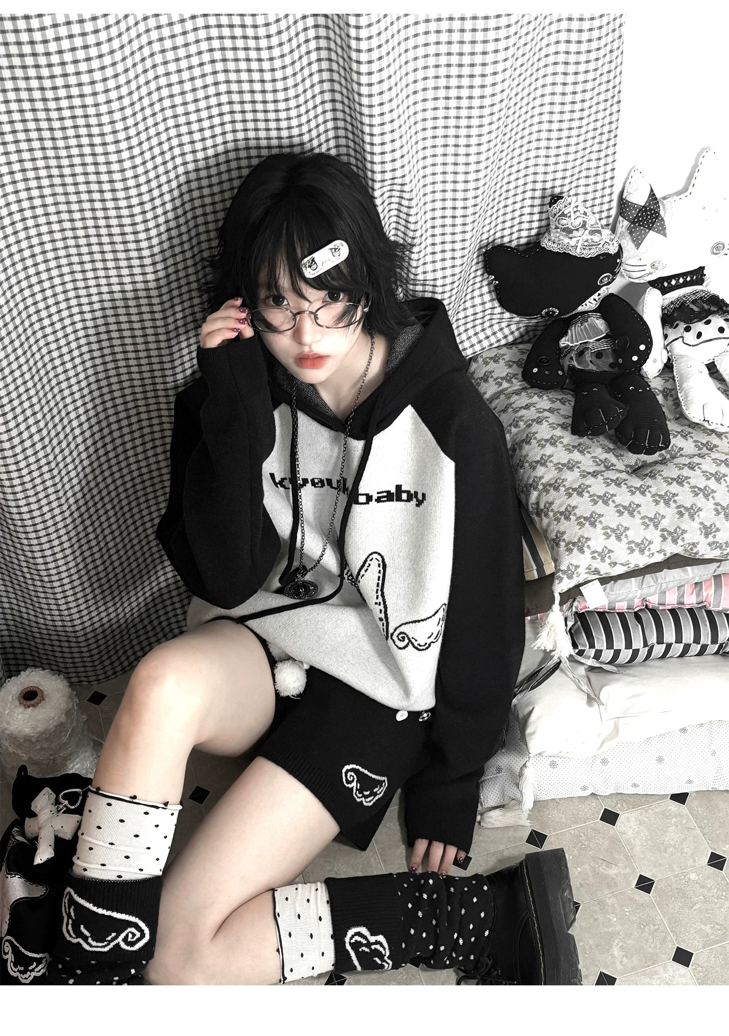 Angel Wing Details Printed Oversized Knit Hoodie & Shorts Set
