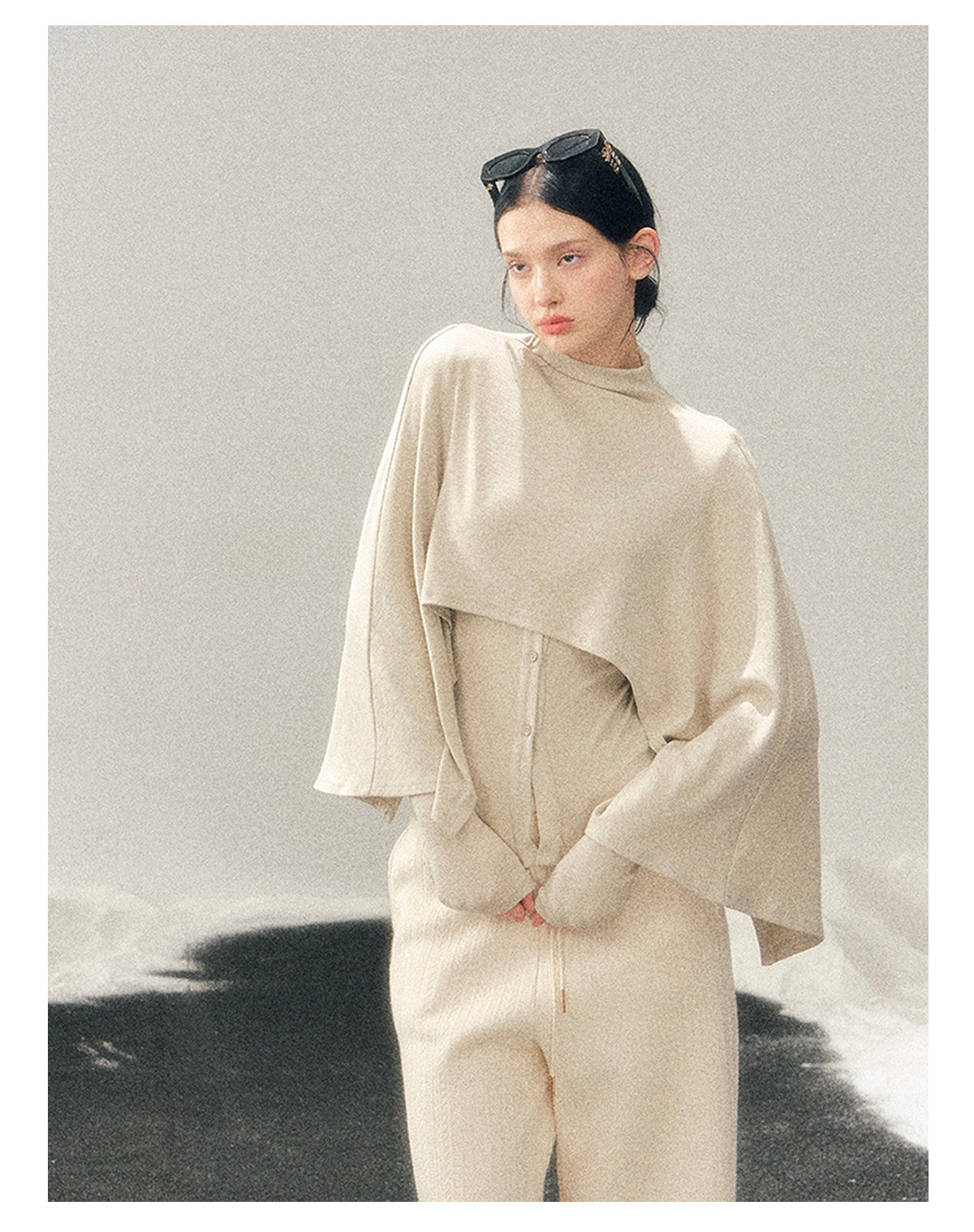 少也眼 "Moss Whisper" Ivory Two-Tone Shawl T-Shirt Two-Piece Set