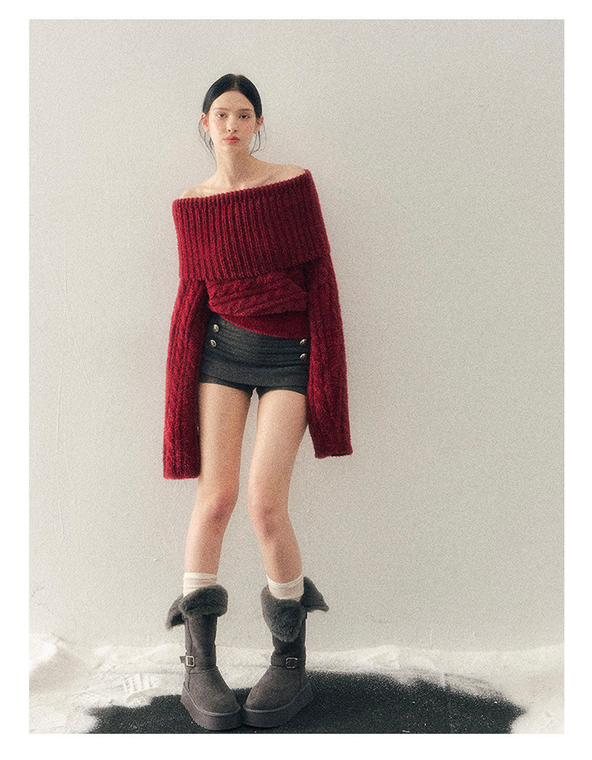 少也眼 "Crimson Glow on the Shoulders" Off-Shoulder Cable Knit Cropped Sweater