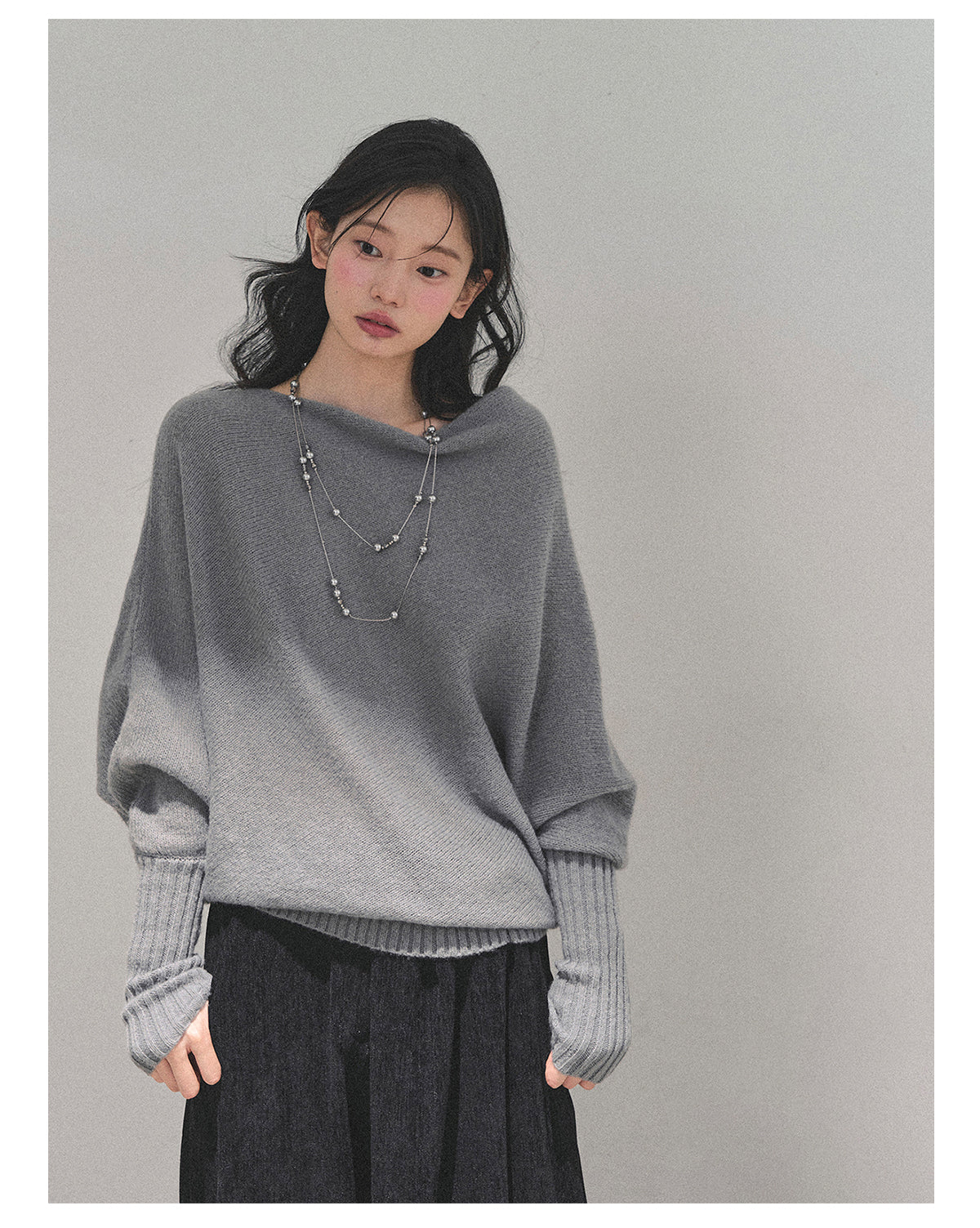 少也眼 “Soft Minimalism” Off-Shoulder Versatile Knit Top - Light Grey 6416515