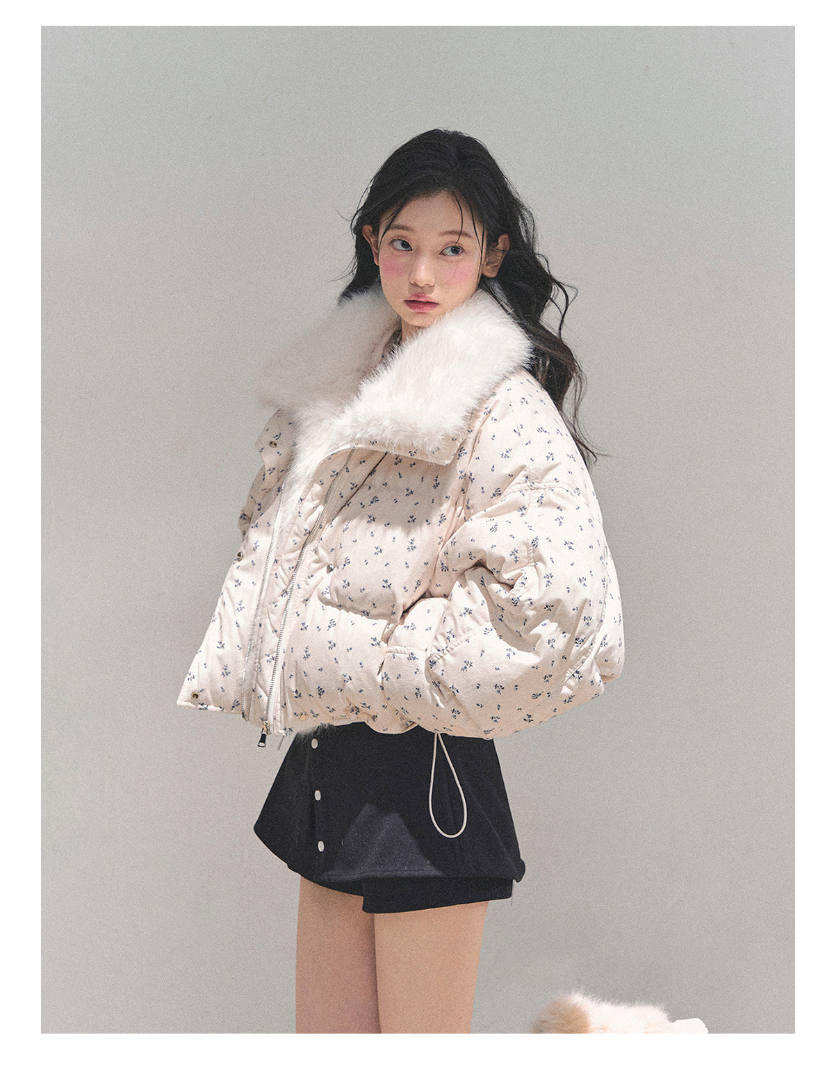 少也眼 Oatmeal Short Down Jacket with Detachable Faux-Fur Collar 784651