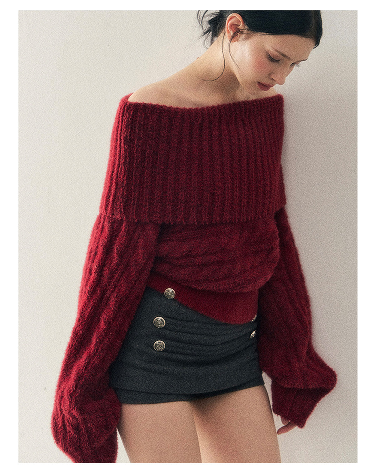 少也眼 "Crimson Glow on the Shoulders" Off-Shoulder Cable Knit Cropped Sweater